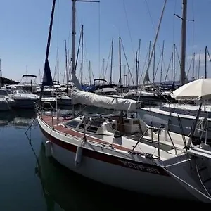 Bateau-hôtel Bateau A Quai St Raphael, 4 Couchages , Voilier Etap 28i, Saint-Raphaël